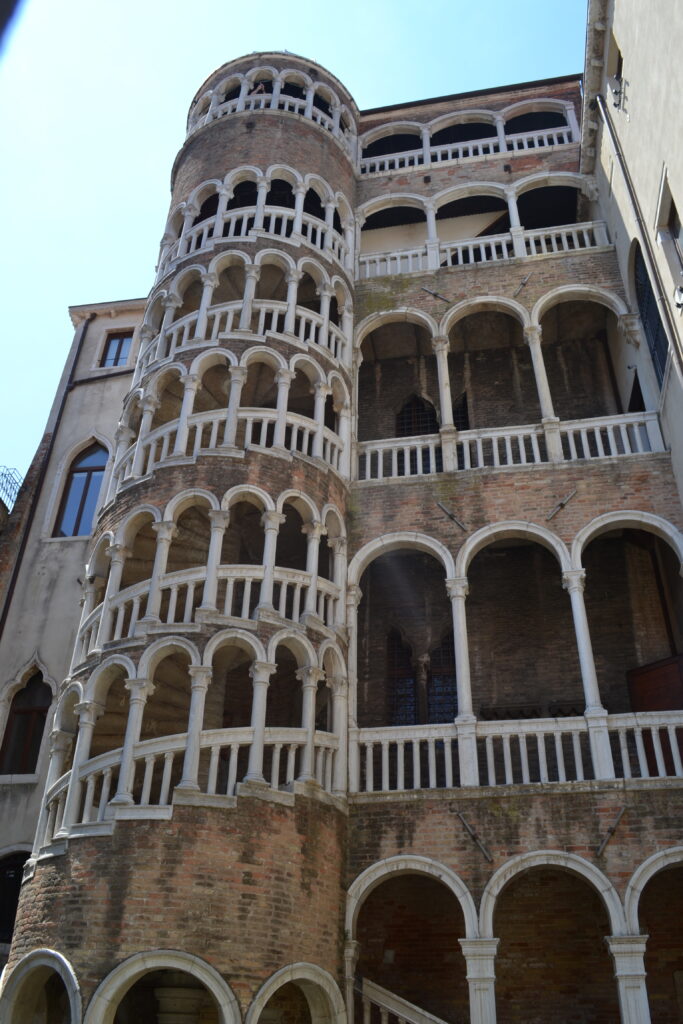 WanderWoman Venice – Licensed tour guide – Nature and interpretive guide – Tour leader