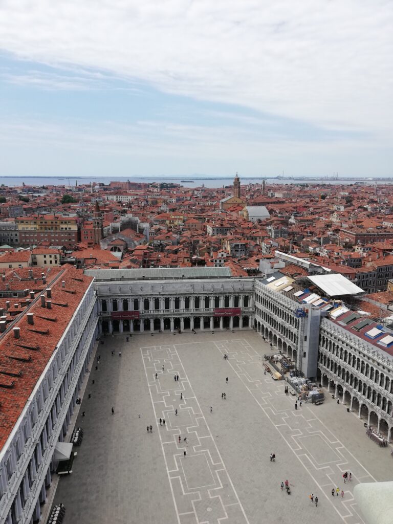 WanderWoman Venice – Licensed tour guide – Nature and interpretive guide – Tour leader